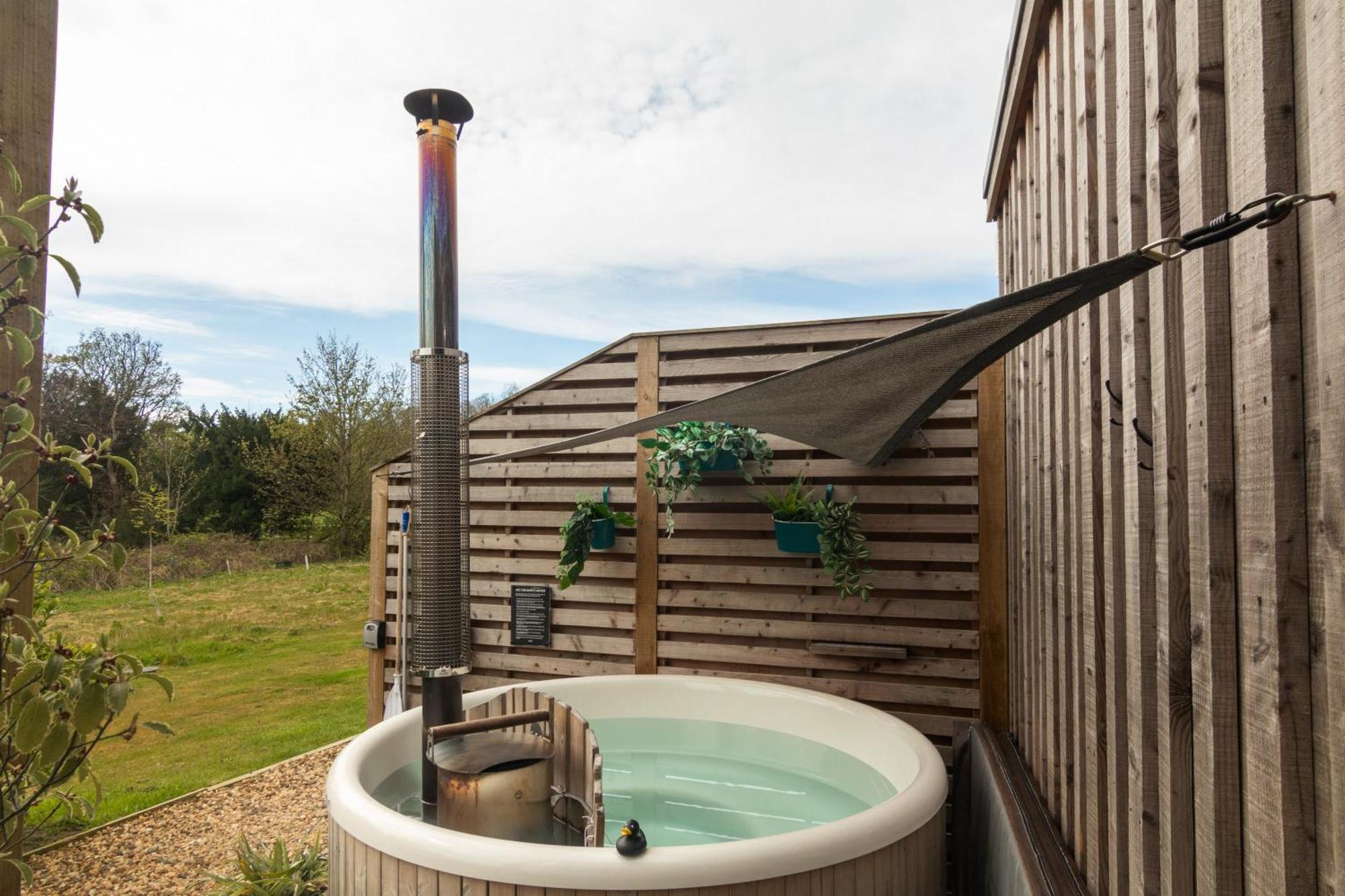 The Reef - Unique Hot Tub Cabin In 밀포트 외부 사진